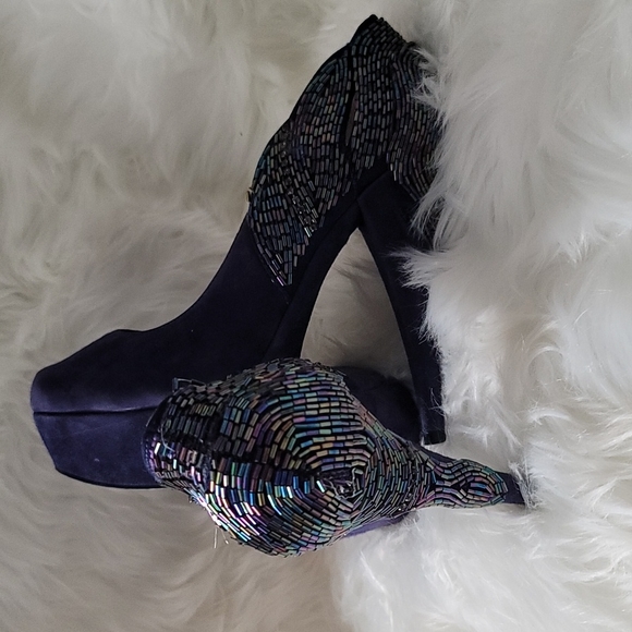 Shoes - Picture 2 of 4